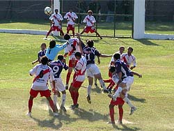 La lucha por la pelota.