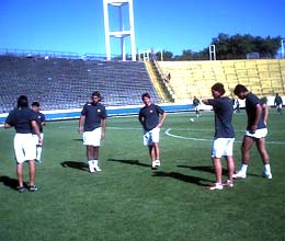 Los jugadores precalentando antes de los partidos.