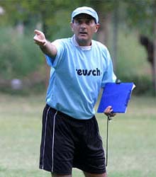 Marcelo Fuentes el DT.